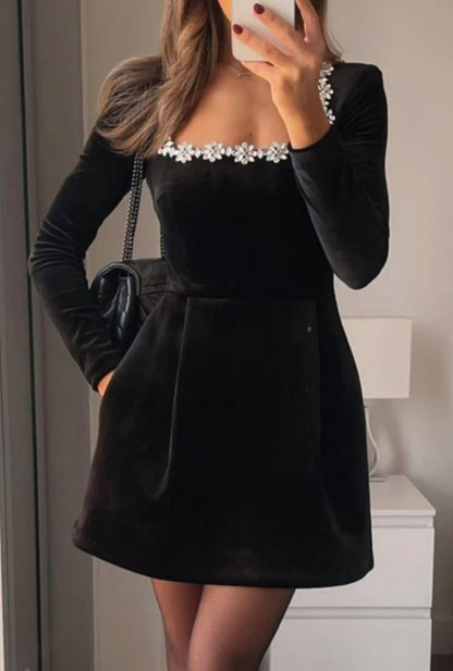 Elegant Square Neck Long-sleeved Dress With Flowers Rhinestone Design