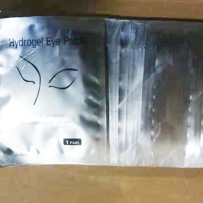 Applying False Lash Glossy Gel Shimmer Enhancer Kits